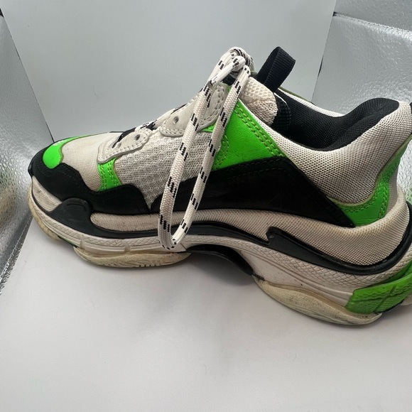 Balenciaga Triple S Chunky Sneaker
Size EU 39 - Picture 5 of 10
